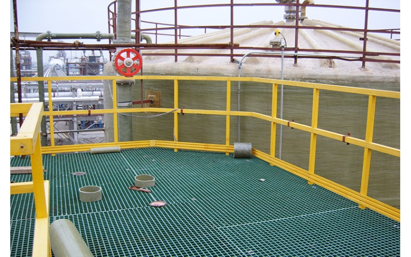 Handrails with gratings for chemical plant